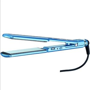 BaBylissPRO nano Titanium 1 1/2" ultra-thin flat iron